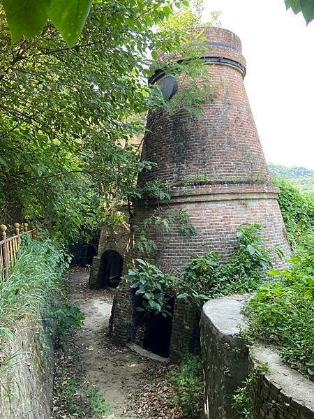 柴山 百年石灰窯-歷史建築/原淺野水泥台灣工場台灣第一個現代