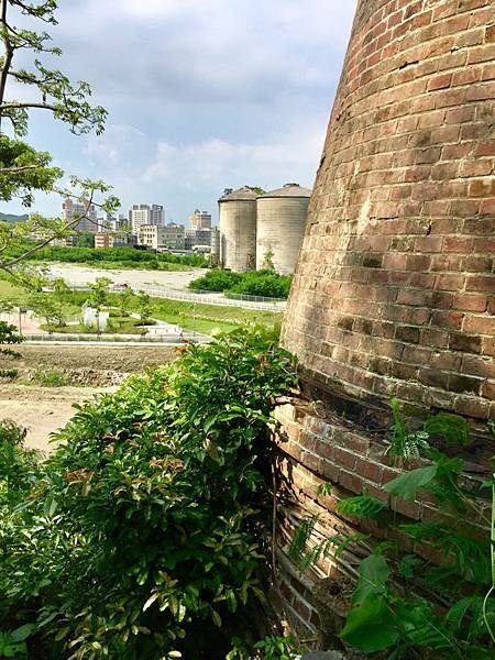 柴山 百年石灰窯-歷史建築/原淺野水泥台灣工場台灣第一個現代