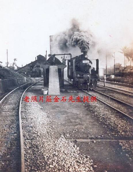 水鶴/火車加水站/給火車機車頭加煤加水-機務段都建有上煤台加