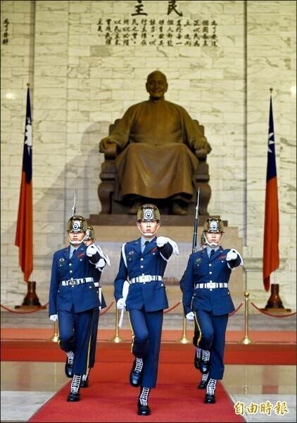 基隆中元節祭典，國防部應立委要求派出三軍儀隊擔任開場表演三軍