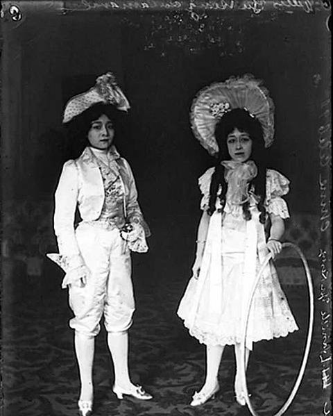 台灣女兵/女官裕容齡+裕德齡，與慈禧太后，1903年