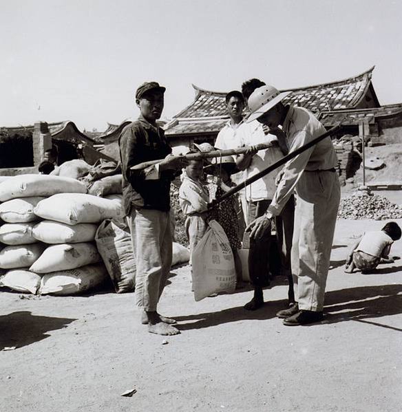 麵粉袋首次出現，是二戰後的1951-1965美援年代-美援時