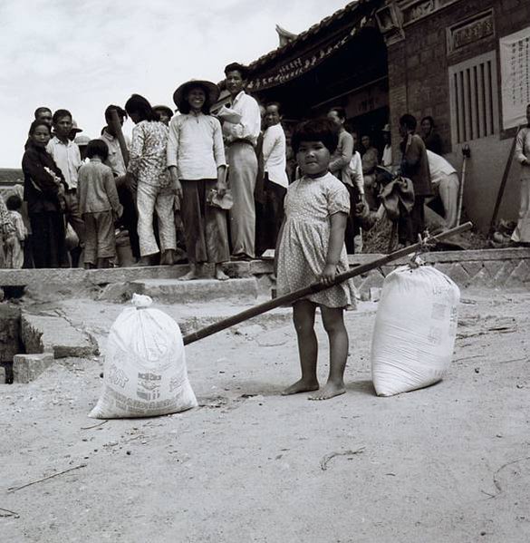 麵粉袋首次出現，是二戰後的1951-1965美援年代-美援時