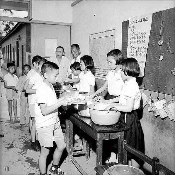 麵粉袋首次出現，是二戰後的1951-1965美援年代-美援時