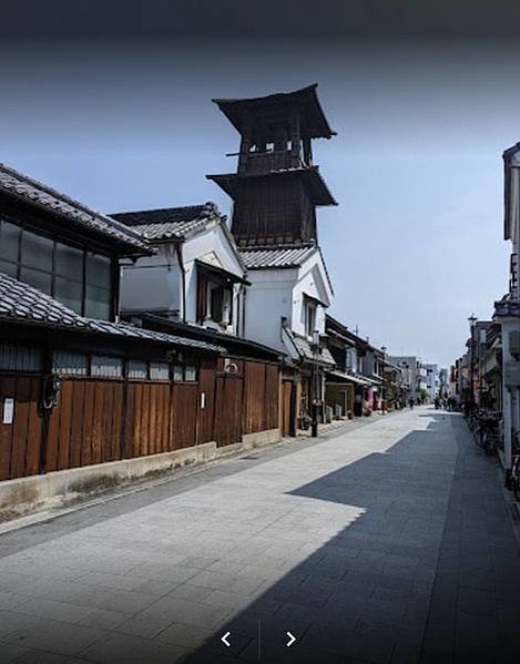 時之鐘 (川越市)1654年鐘樓本體為三層之塔狀建築結構，高