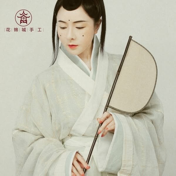 走馬章臺-比喻涉足於風月場所/刀把扇便面扇九華扇/在街上遇見