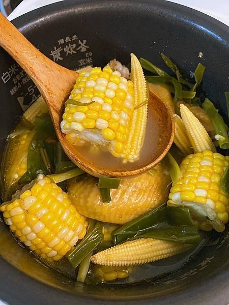 每天寫點什麼D4：蘋果入菜不奇怪，煮鍋蘋果玉米養生湯！