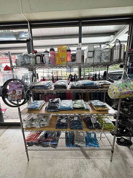 LINE_ALBUM_老婆想買14000夾克的露營用品店_250218_56
