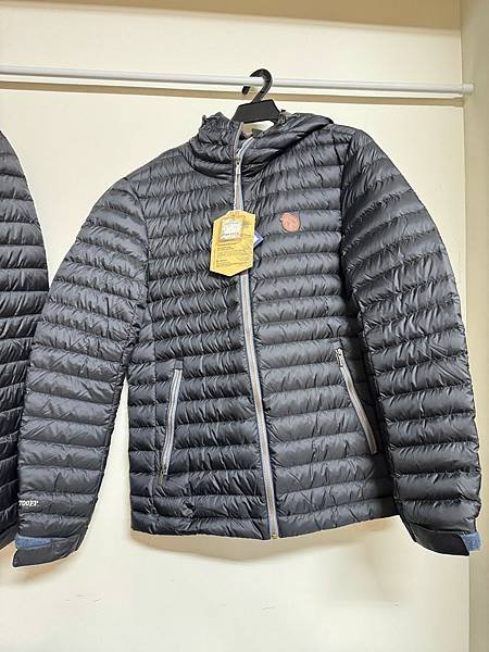 LINE_ALBUM_老婆想買14000夾克的露營用品店_250218_51
