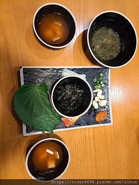 KOR_韓國大邱〝巨松燉排骨｜排骨、紫蘇葉、米飯、飲料、小菜