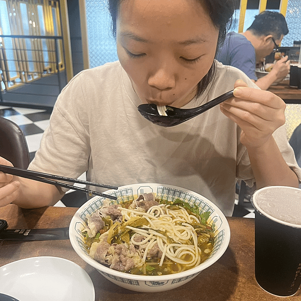 【板橋美食】小螺波|板橋店，廣西柳州螺絲粉、蕃茄酸湯肥牛粉，夠酸、夠臭、夠辣(含菜單)