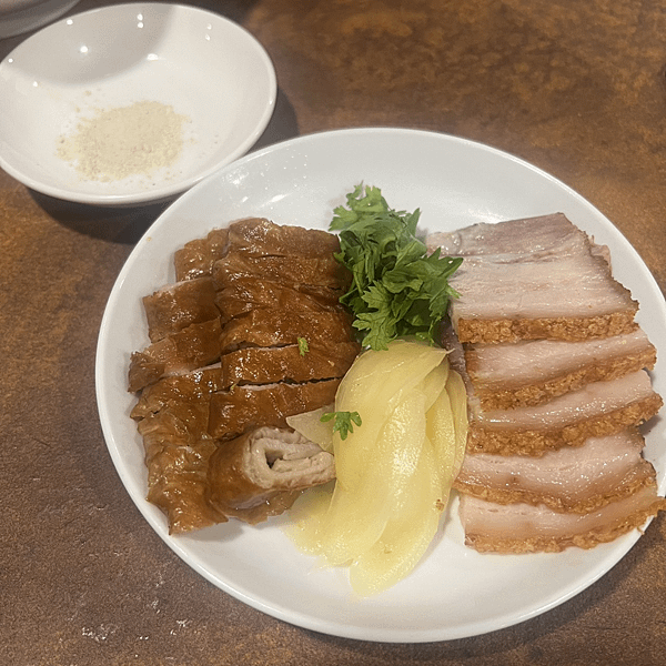 【板橋美食】小螺波|板橋店，廣西柳州螺絲粉、蕃茄酸湯肥牛粉，夠酸、夠臭、夠辣(含菜單)