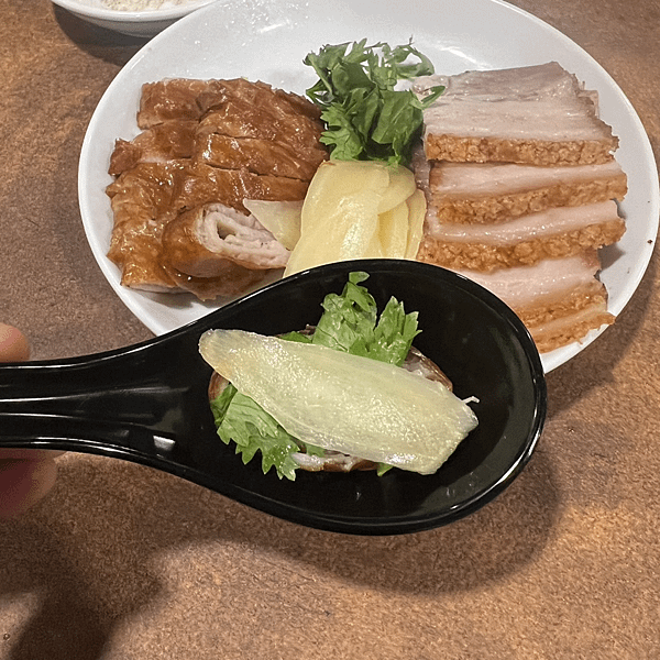 【板橋美食】小螺波|板橋店，廣西柳州螺絲粉、蕃茄酸湯肥牛粉，夠酸、夠臭、夠辣(含菜單)