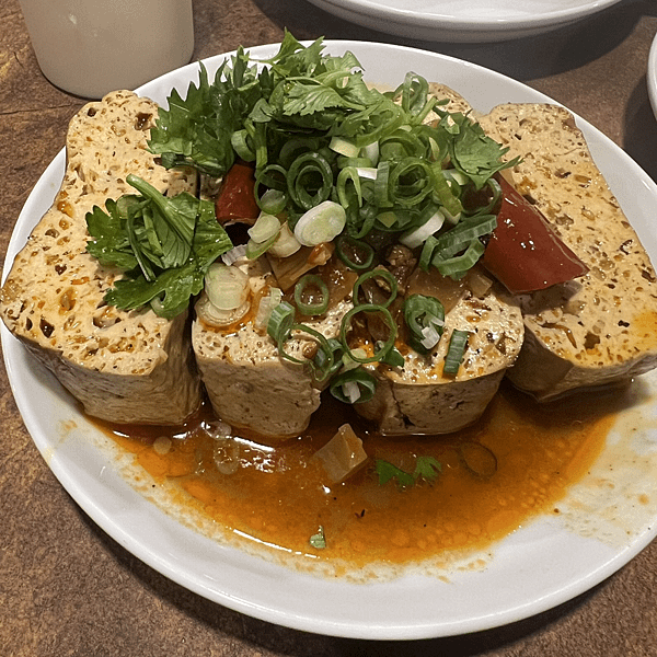 【板橋美食】小螺波|板橋店，廣西柳州螺絲粉、蕃茄酸湯肥牛粉，夠酸、夠臭、夠辣(含菜單)