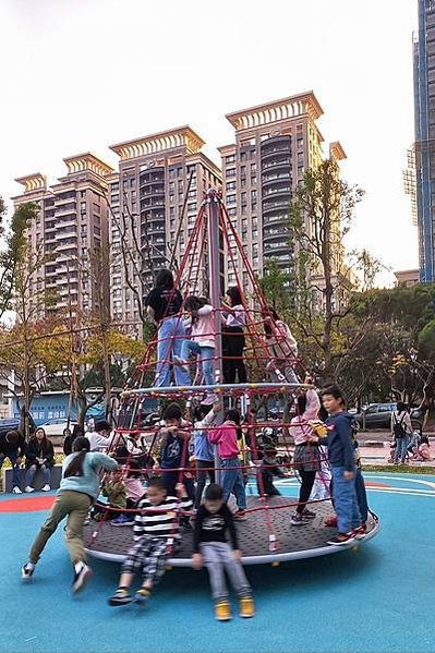 林口吉祥公園，好玩遊具玩到天黑再回家!
