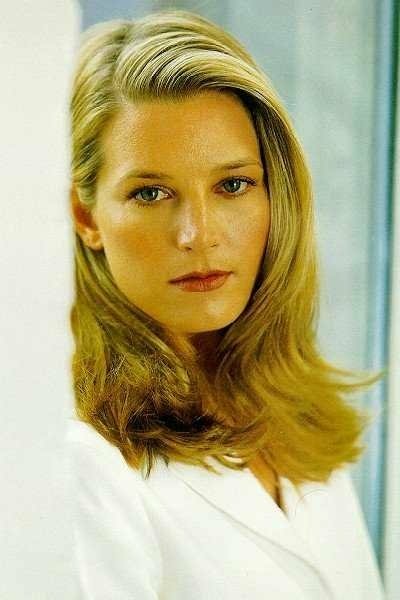 Bridget-Fonda-527.jpg