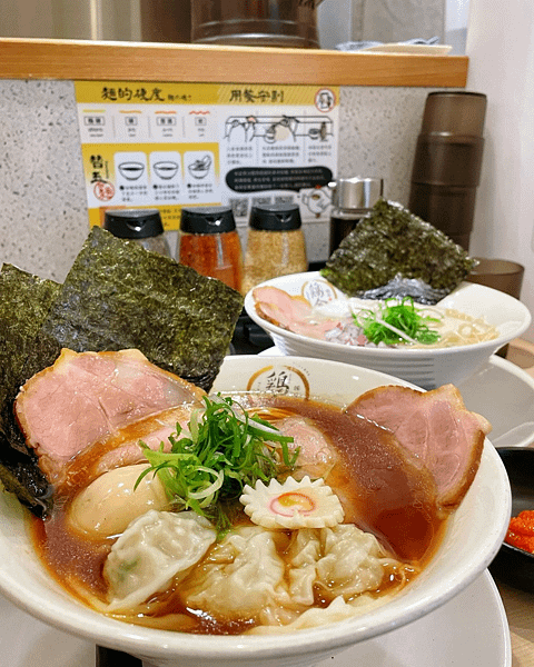 台北美食【麵屋雞金】每周限定石斑魚雞湯拉麵，有餛飩魚板的醬油