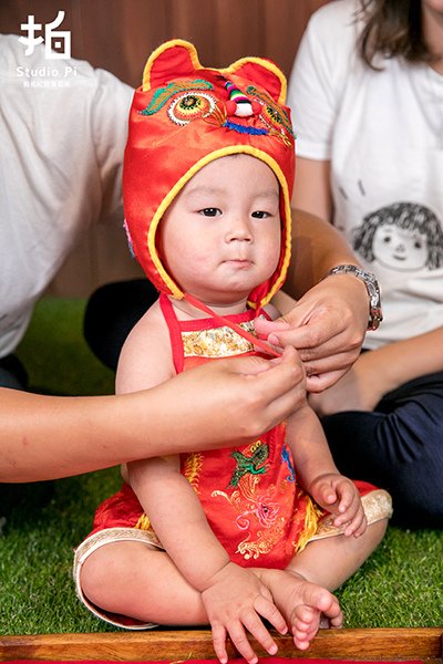 抓周,抓週,台中抓周,台中抓週,台中抓周拍照,抓週寫真,抓周寫真,抓週儀式,抓周儀式,台中抓周推薦,台中抓週推薦,拍拍抓周,拍拍抓週,抓周紀念,抓週紀念,抓週紀錄,抓周紀錄,周歲,週歲,滿周歲,滿週歲,抓周場地,抓週場地,抓周道具,抓週道具,慶生,周歲派對,虎衣虎帽,玩劇島,拍拍紀錄事務所,拍拍,小村日和抓周,小村日和,小夫妻抓周,苗栗抓周,彰化抓周