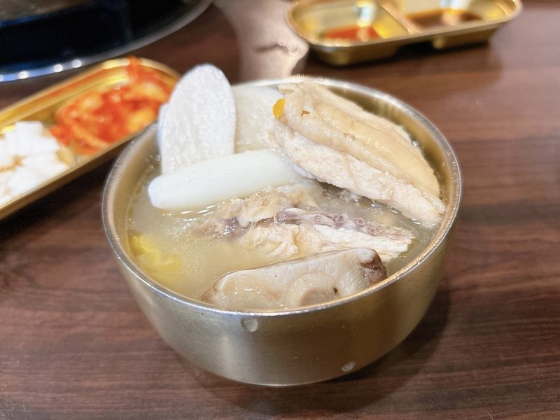 宜蘭韓雞村 羅東美食 羅東親子餐廳 宜蘭一隻雞 宜蘭韓式料理 宜蘭寵物友善餐廳 宜蘭親子景點 羅東親子餐廳 羅東美食 羅東夜市 宜蘭親子農場 美食推薦 羅東必吃 韓雞村 朋月栻 韓國村主題火鍋餐廳 (96).jpg
