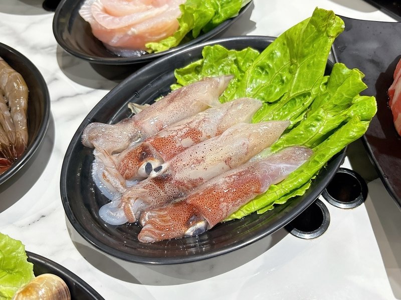 [美食] 韓哥哥石頭火鍋 ▶ 壽星送肉蛋糕 X 牛丼吃到飽 