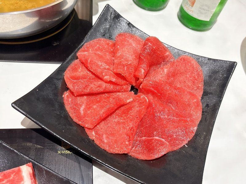[美食] 韓哥哥石頭火鍋 ▶ 壽星送肉蛋糕 X 牛丼吃到飽 