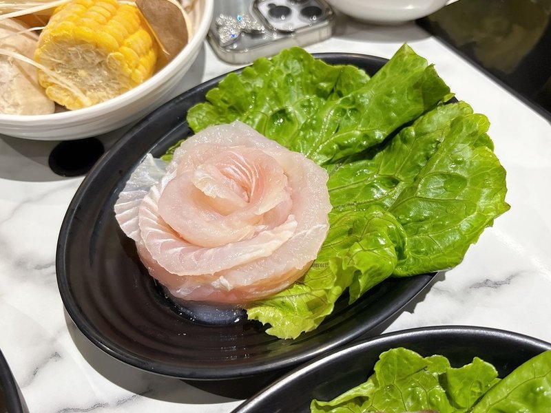[美食] 韓哥哥石頭火鍋 ▶ 壽星送肉蛋糕 X 牛丼吃到飽 