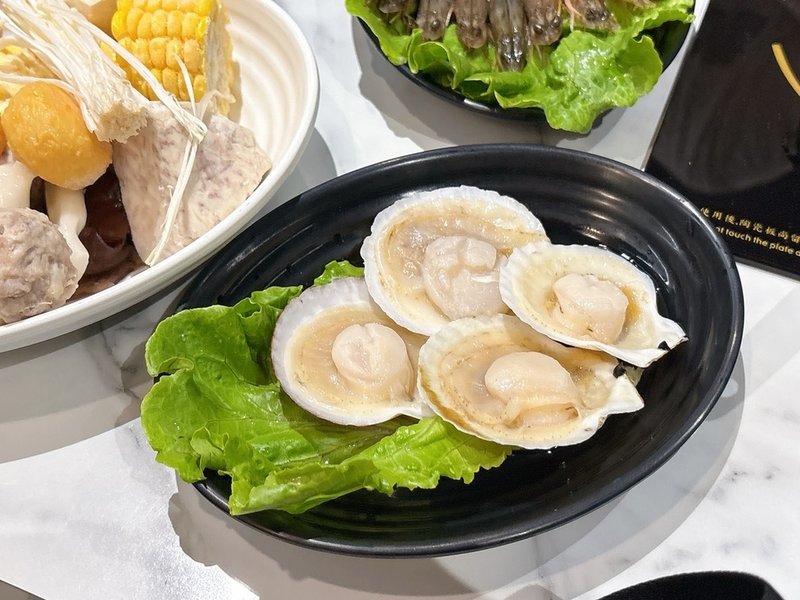 [美食] 韓哥哥石頭火鍋 ▶ 壽星送肉蛋糕 X 牛丼吃到飽 