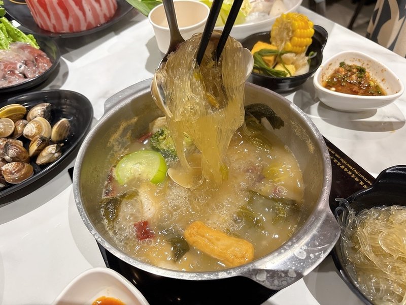 [美食] 韓哥哥石頭火鍋 ▶ 壽星送肉蛋糕 X 牛丼吃到飽 