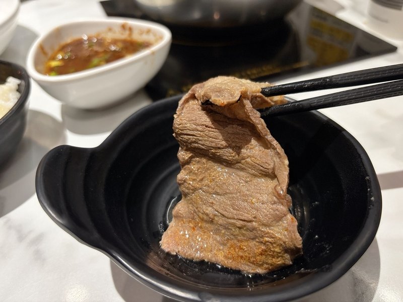 [美食] 韓哥哥石頭火鍋 ▶ 壽星送肉蛋糕 X 牛丼吃到飽 