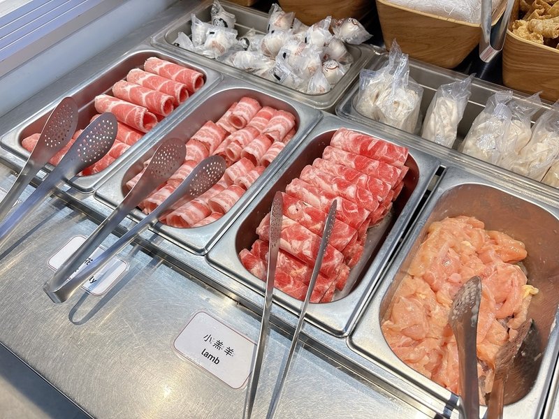 [美食] 韓哥哥石頭火鍋 ▶ 壽星送肉蛋糕 X 牛丼吃到飽 