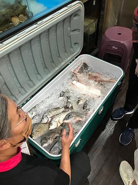 [竹南美食] 順吉平價快炒-當日新鮮魚貨 龍鳳漁港內生意最好