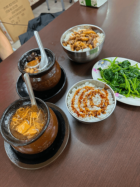 美食【新北市。甕中甕炭火煨湯】板橋瓦罐湯｜養生湯、坐月子、術