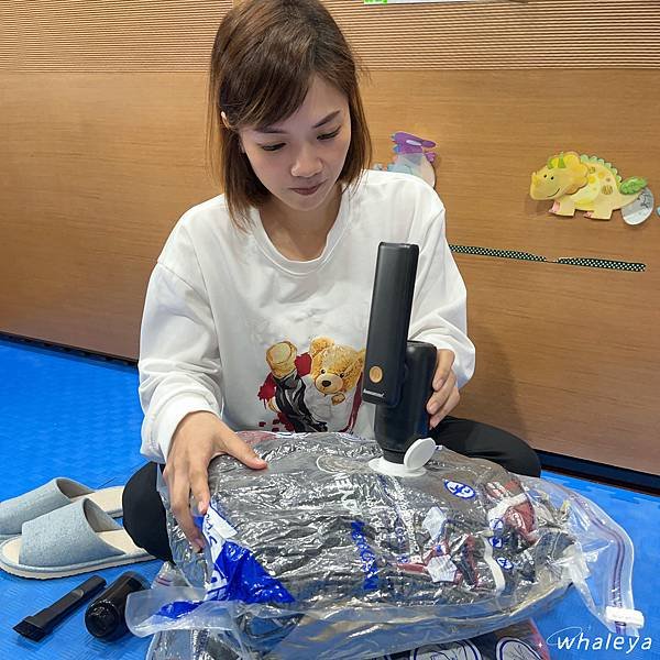好物視角｜安伯特旋轉手持無線車用吸塵器，輕巧好收納，吸、充、