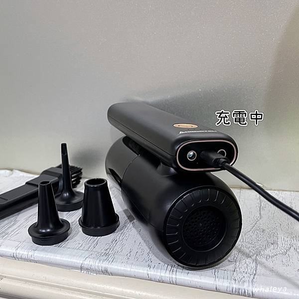 好物視角｜安伯特旋轉手持無線車用吸塵器，輕巧好收納，吸、充、