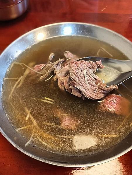 【新北_板橋】排隊美食_溫體牛肉湯_現場牛肉大體肢解秀給你看