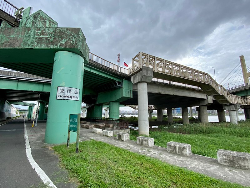 [帶小兒子騎鐵馬] 台北市河濱自行車道從美堤經社子島到大稻埕