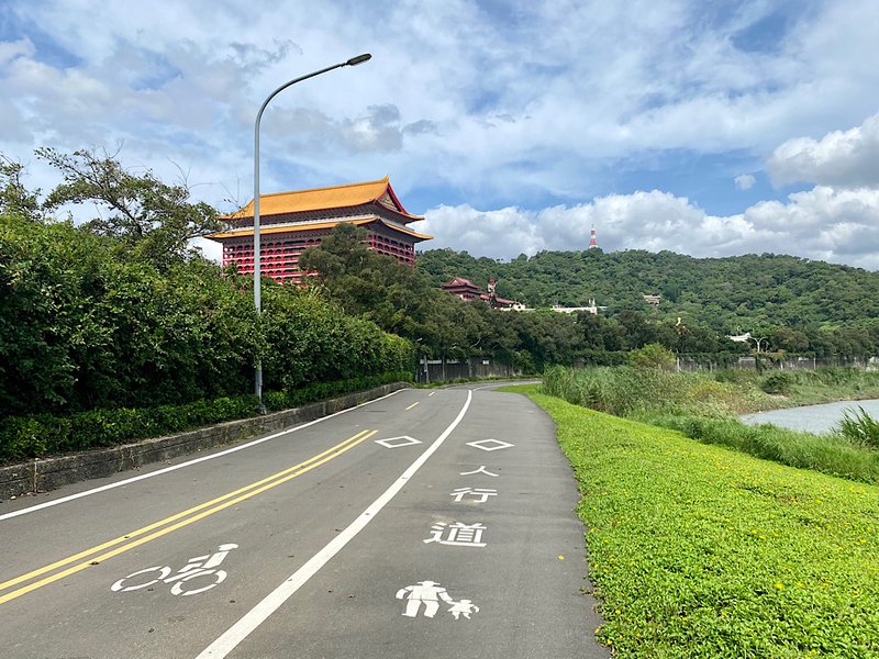 [帶小兒子騎鐵馬] 台北市河濱自行車道從美堤經社子島到大稻埕