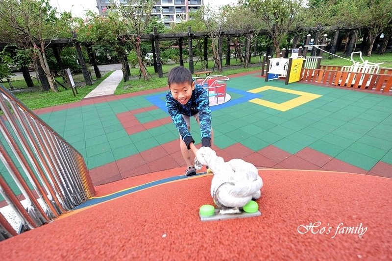 頭城運動公園兒童遊戲場4.JPG