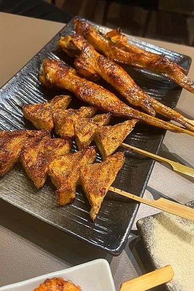 台北食記【中山區居酒屋】既是浪漫居酒屋又是奔放夜店，超Chi