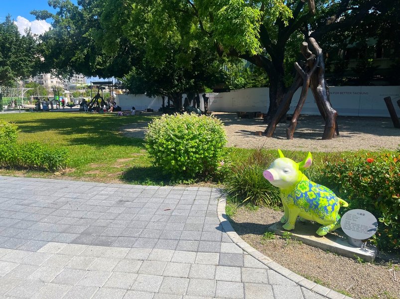 全台第一個「豬」主題親子公園｜台中豬事圓滿公園，小山豬滑梯、