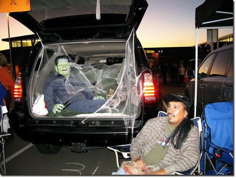 2008 trunk or treat halloween 11