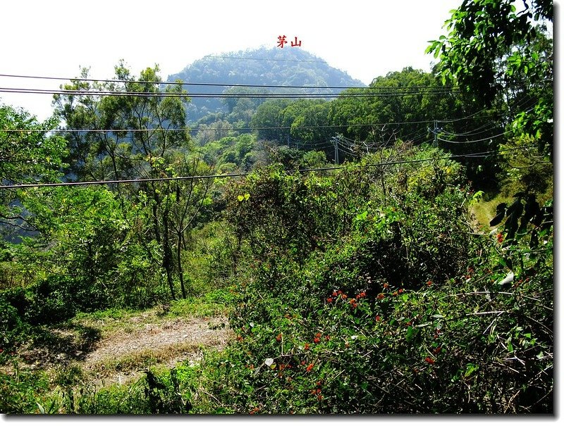 茅山登山步道南眺茅山