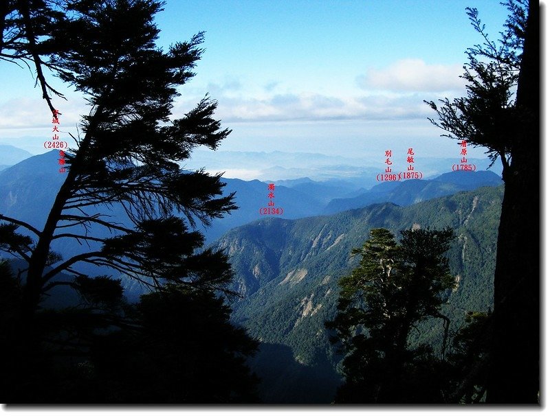 白姑南山登頂前西眺