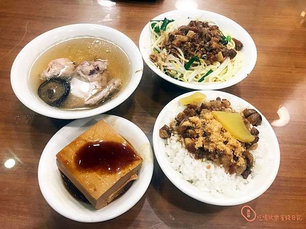 土城四方阿九魯肉飯10.jpg