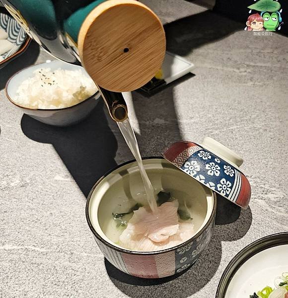 高雄苓雅區『覓奇頂級日式燒肉 』職人代烤﹐隱蔽性極高!濃濃日