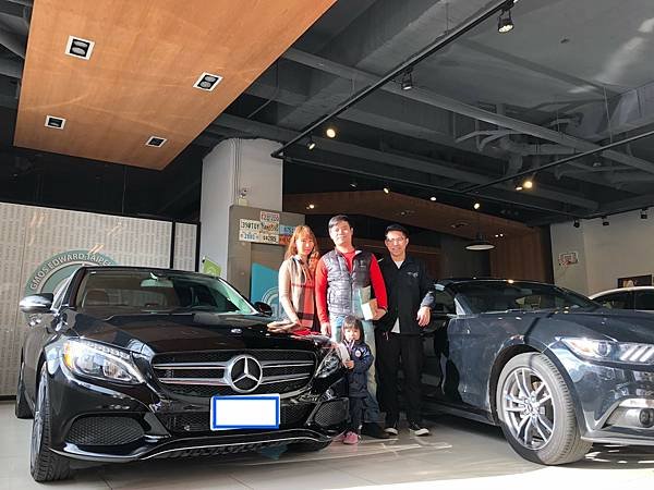 benz 原廠認證中古車，w205 c300 黑色外匯車進口回台灣流程費用，價錢