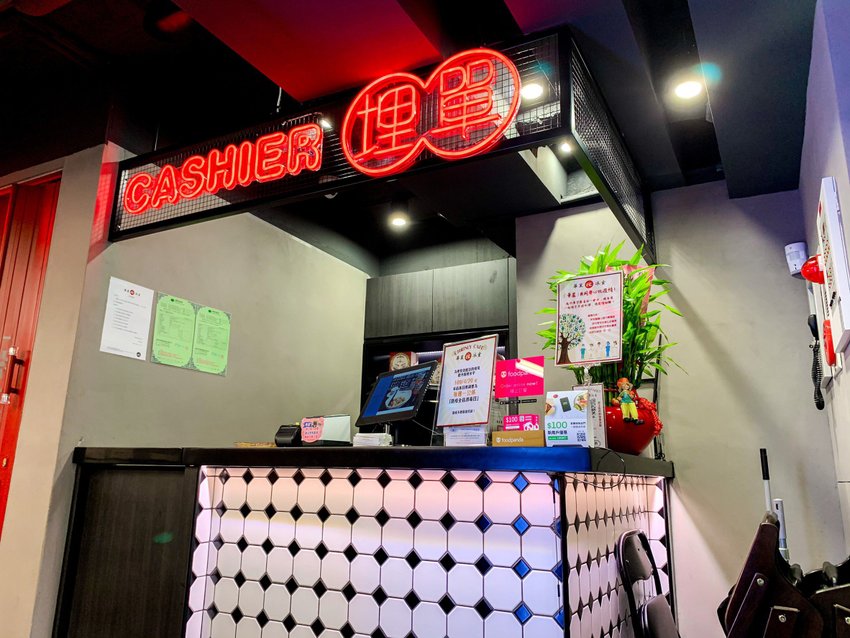 【台北大安】華星冰室│一秒到香港，排隊名店插旗東區！陳奕迅愛店，推薦必點奶茶、黑松露炒蛋多士，道地港味原味重現！