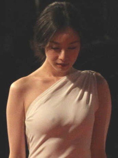 倪妮艷照 - 謀女郎倪妮深陷“艷照”風波