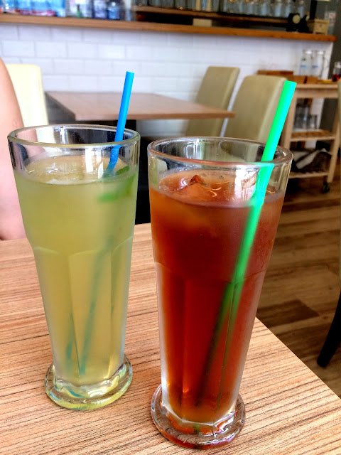無糖玄米、古早味紅茶-咖哩食所