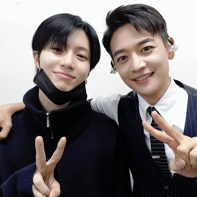 190330 SMTOWN Instagram更新珉豪+泰民.jpg